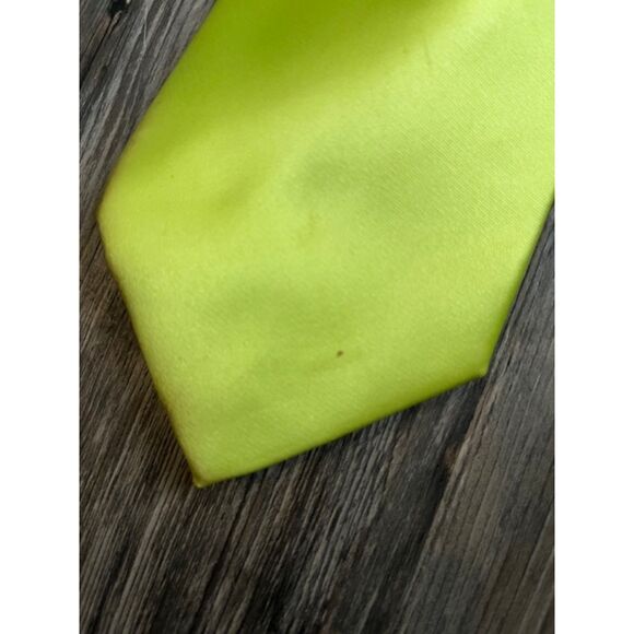 Wembley Lime Green FUN Mens Neck Tie spooky Halloween season - Picture 3 of 5